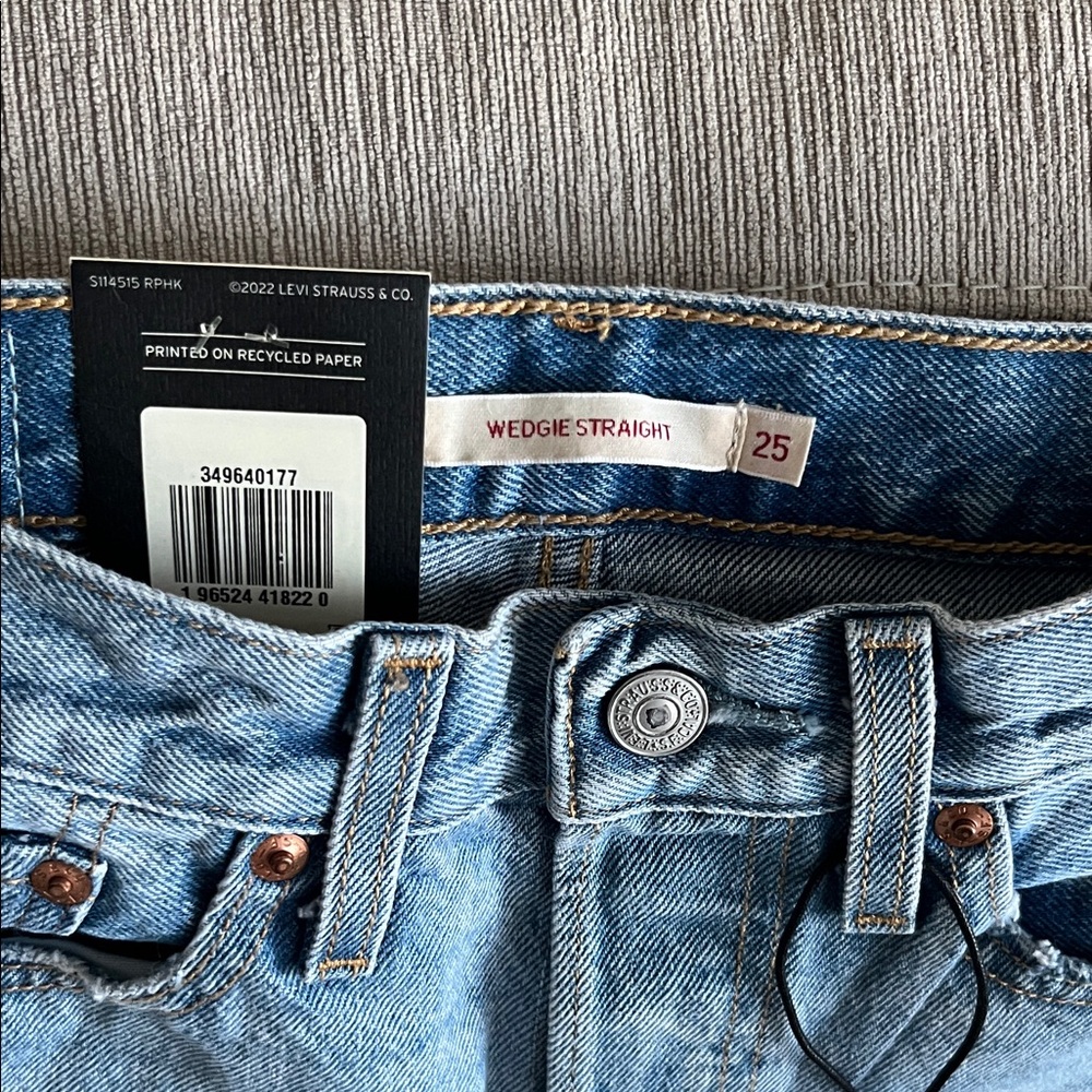 Levi's Light Wedgie Straight Blue Ripped Jeans